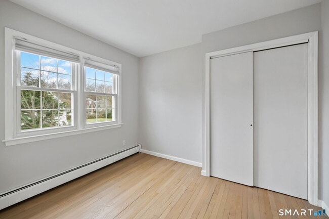 Building Photo - 5 River St