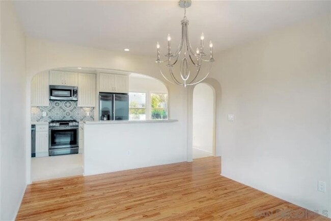 Building Photo - 4388 Middlesex Dr