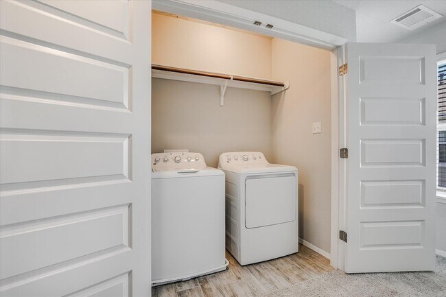 Building Photo - 204 Crescent St