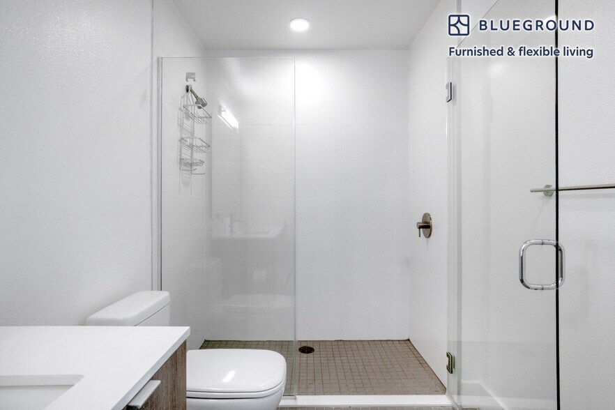Building Photo - 4210 Del Rey Ave