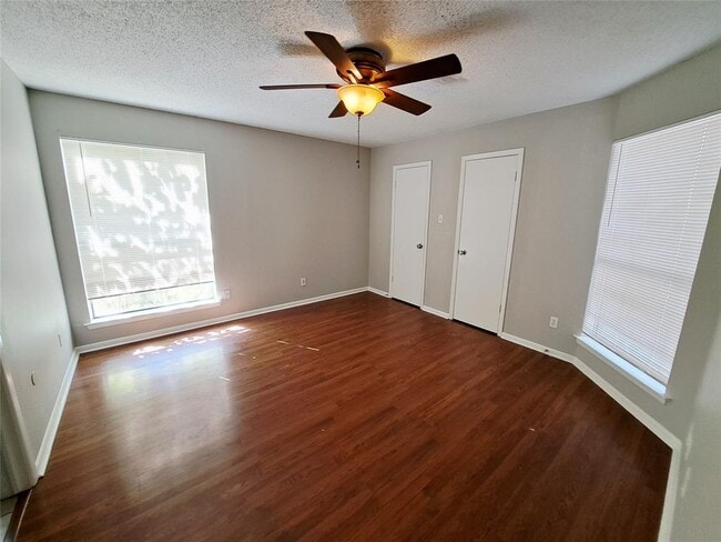 Building Photo - 9009 Sanger Dr