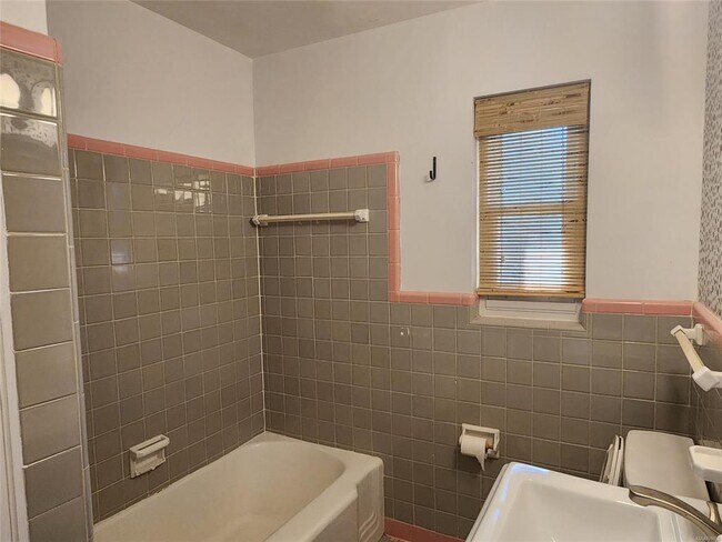 Building Photo - 2814 Ashley Ave