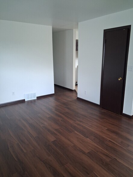 Building Photo - 7215 W Florist Ave