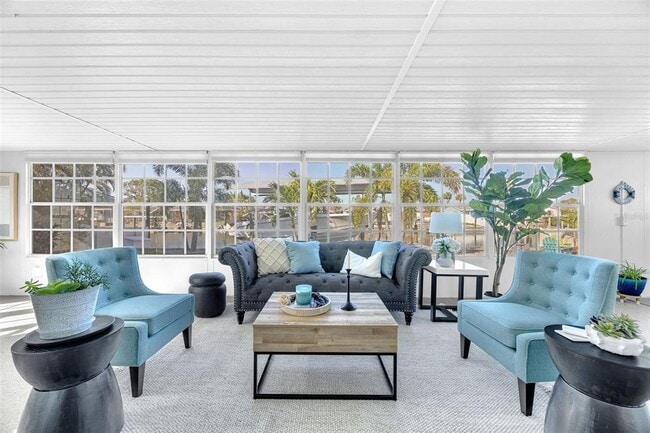 Building Photo - 1015 Spindle Palm Way