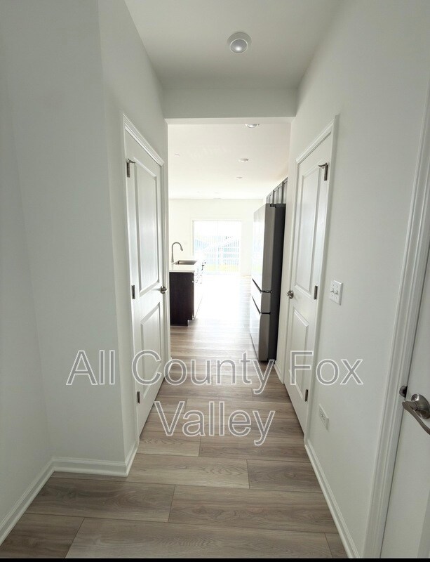 Building Photo - 1135 White Oak Cir