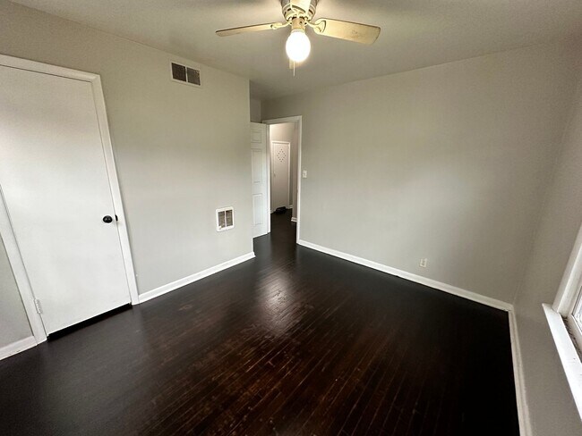 Building Photo - Three Bed NE OKC