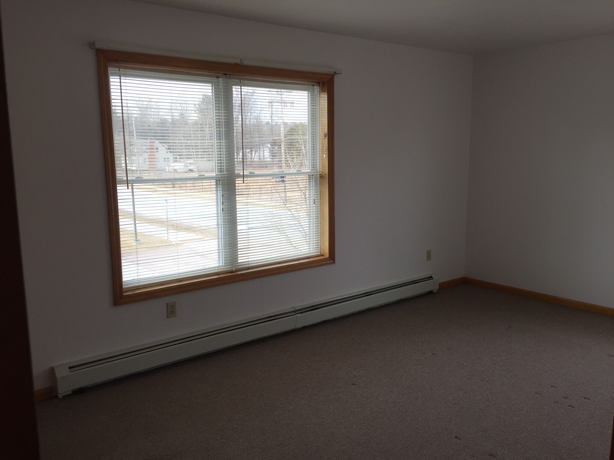 Building Photo - 10 Lyon Ln