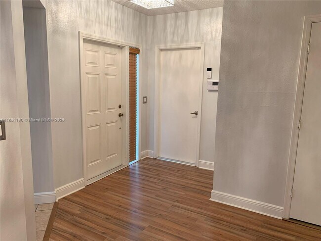 Building Photo - 10911 Jewel Box Ln