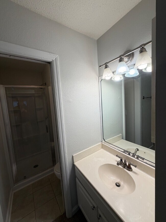 Building Photo - 1402 Camp Rd