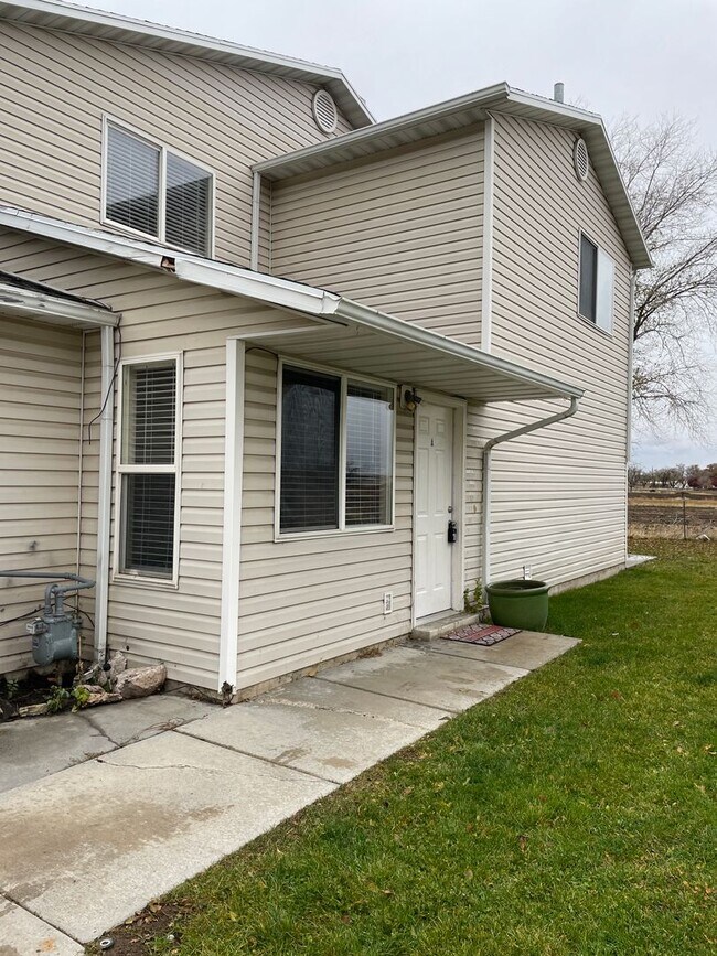 Building Photo - 407 Downs Dr