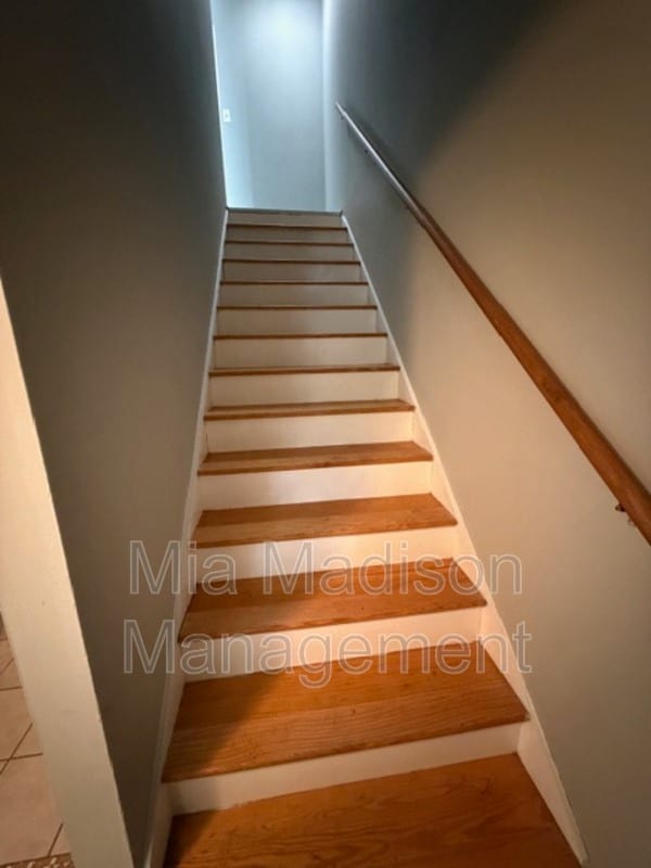 Building Photo - 527 Tibet Ave