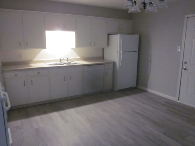 Building Photo - Eastridge Home!