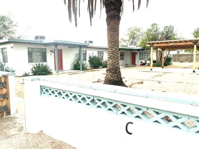 Building Photo - Modern 1 bedroom with yard!