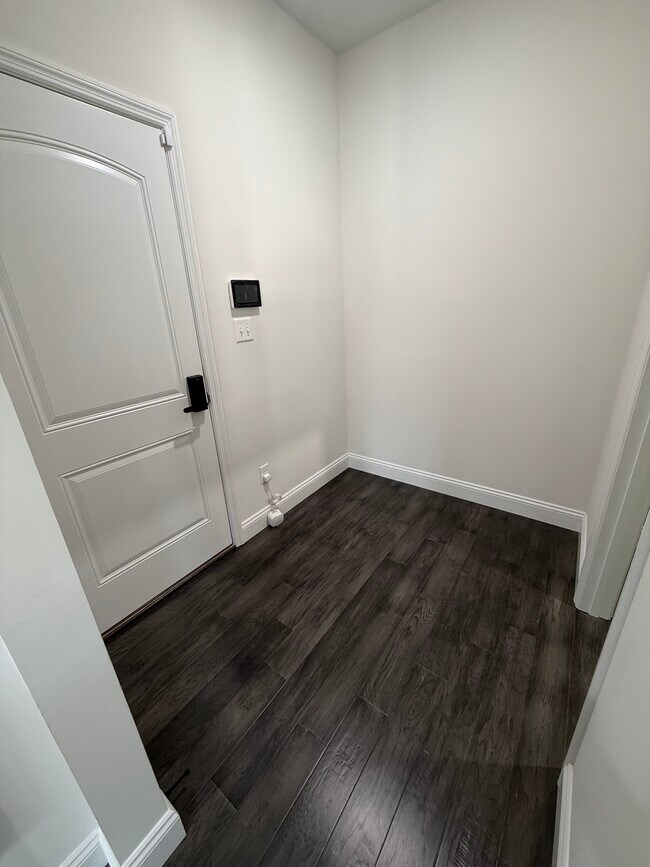 Building Photo - 156 Far Meadow Dr