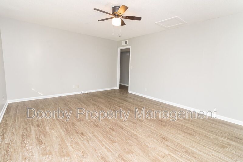 Building Photo - 3600 Oakland Terrace