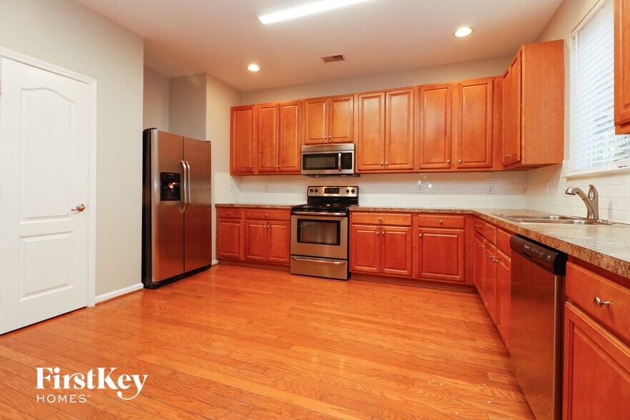 Building Photo - 140 Graduate Ln