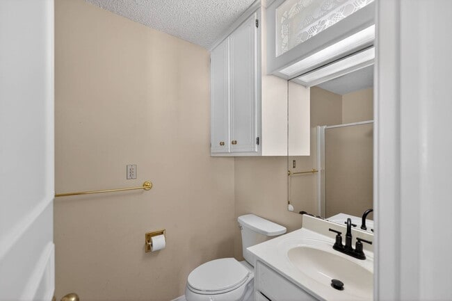 Building Photo - 1910 W 4th St S