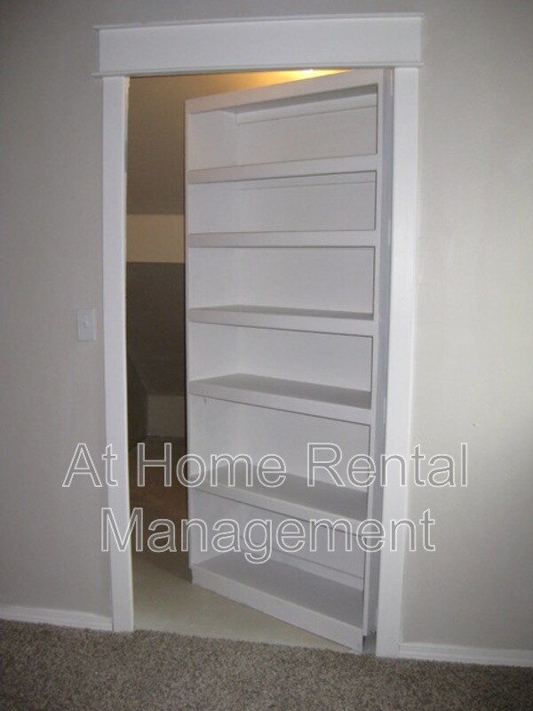 Building Photo - 9224 S Hudson Ave