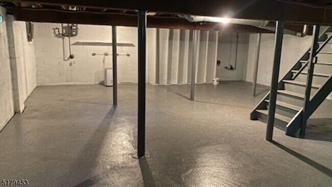 Building Photo - 4 Fern Ct