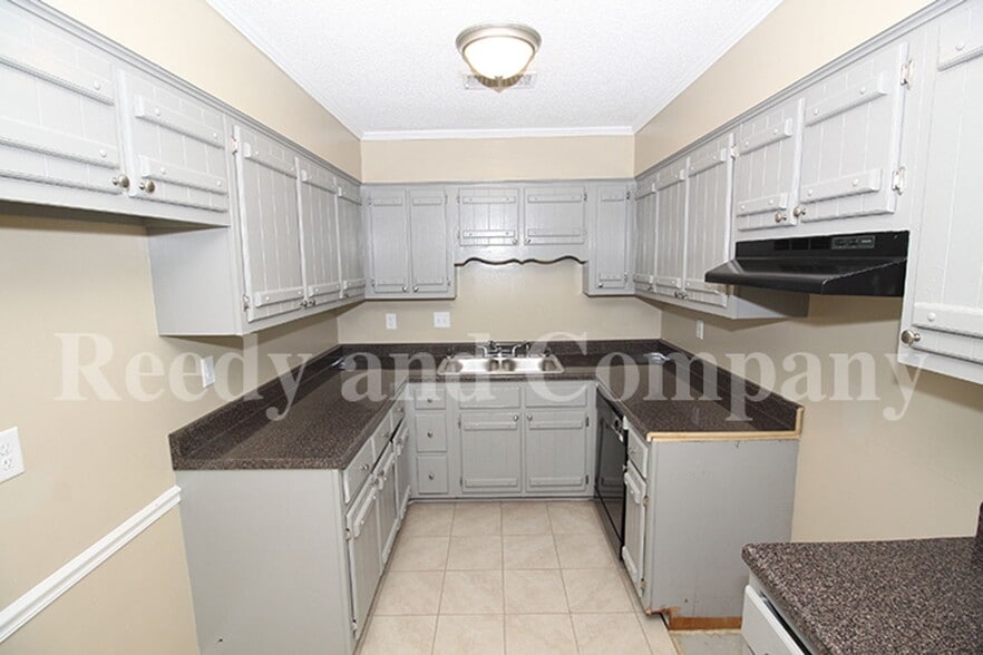 Building Photo - 4682 Sandy Park Dr