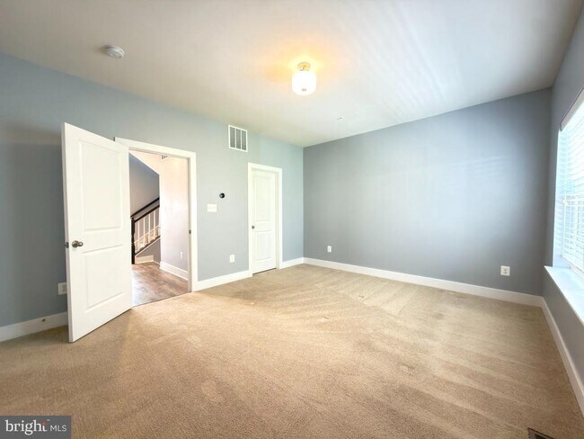 Building Photo - 2512 Buckthorn Dr