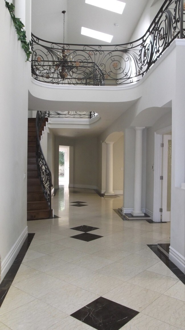 Building Photo - 1842 10th St