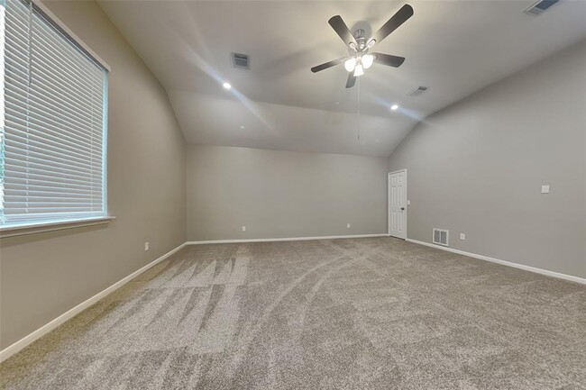 Building Photo - 7102 Blanco Pines Dr