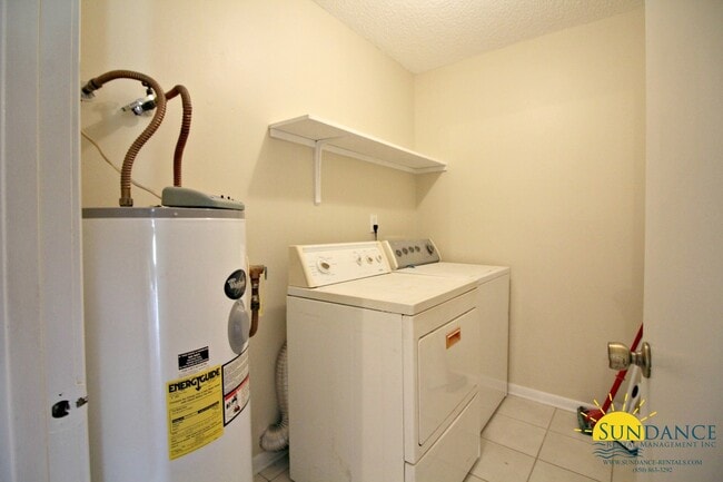 Building Photo - Great 2 Bedroom Home in Fort Walton!