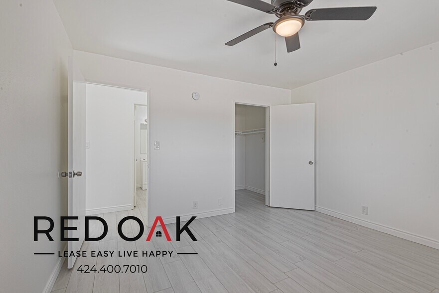 Building Photo - 7915 Vineland Ave