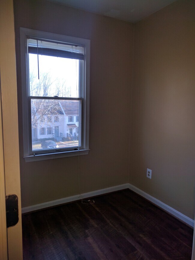 Building Photo - 8320 Mauzy Square