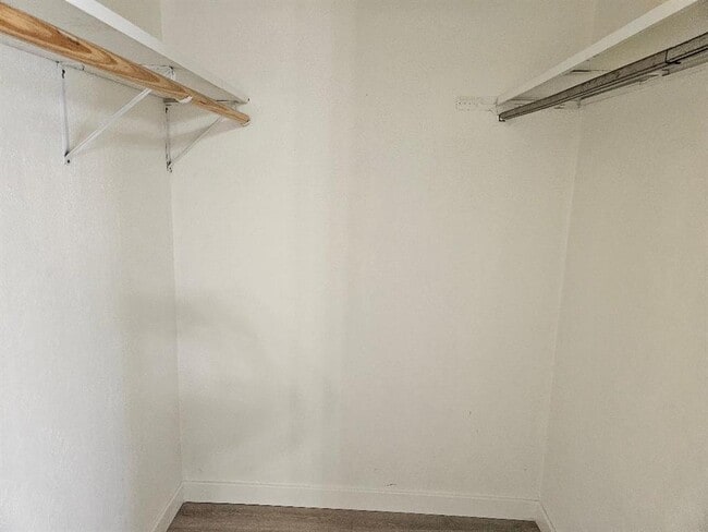 Building Photo - 1511 W Mesa Park Dr