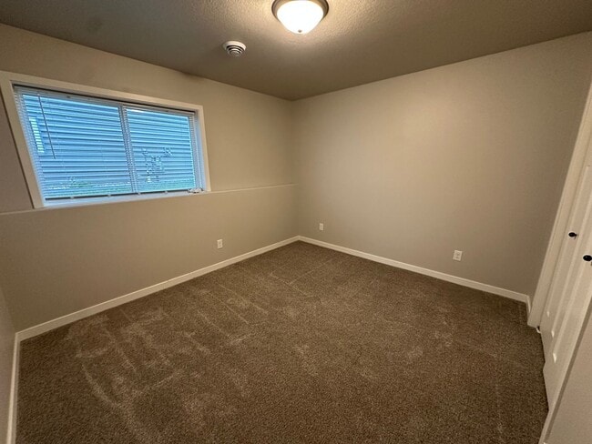 Building Photo - 3226 31st St S