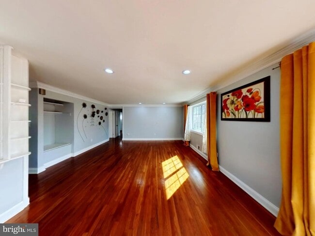 Building Photo - 1012 Loxford Terrace