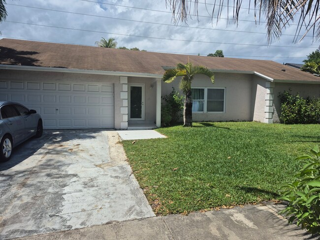 Building Photo - 1543 N Bluebird Ln