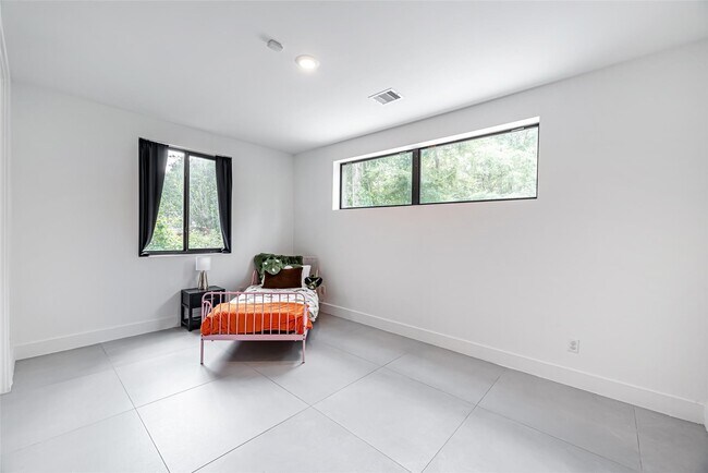 Building Photo - 1601 Beech Dr