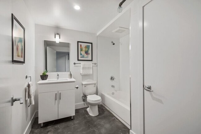 Building Photo - 5701 International Blvd