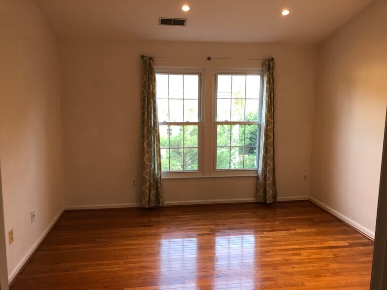 Master bedroom - 7468 Gadsby Square