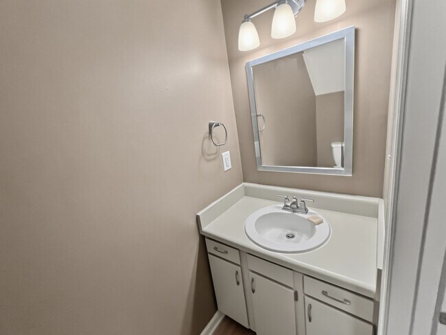 Building Photo - 618 Branniff Dr
