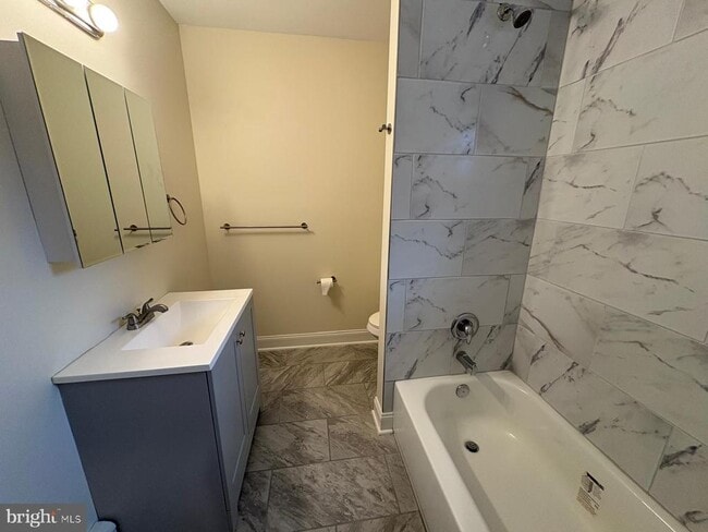 Building Photo - 786 S Main St