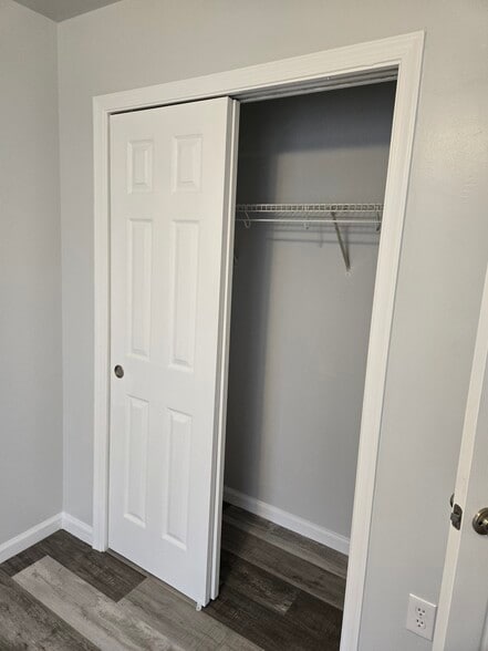 Bedroom 3 Closet - 59 Sopwith Way