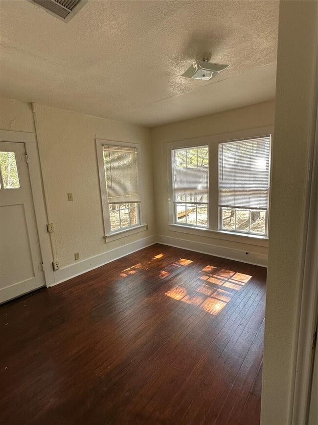 Building Photo - 2951 Elm Grove Ln