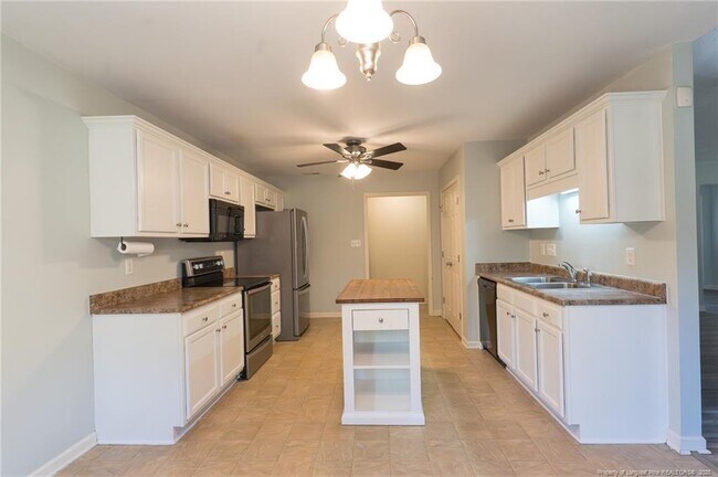 Building Photo - 705 Colonial Hills Dr