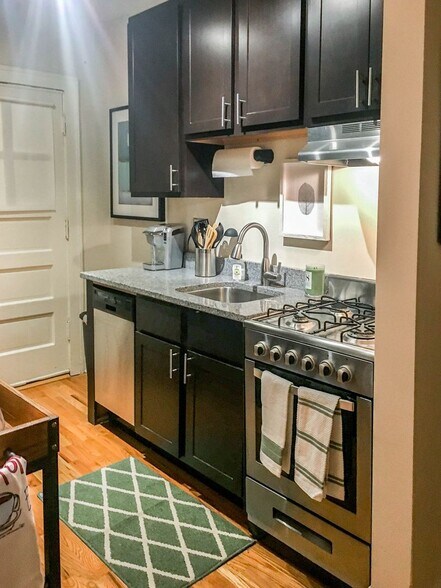 Building Photo - 4723 N Leavitt St