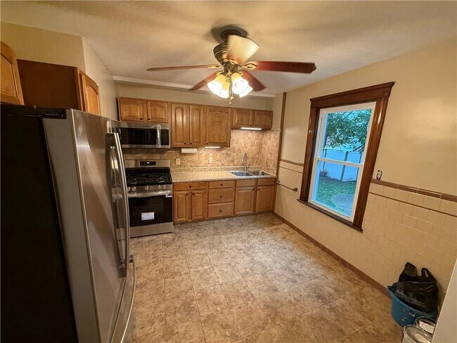 Primary Photo - 1 Drolet Ave