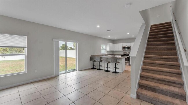 Building Photo - 1450 Haines Dr