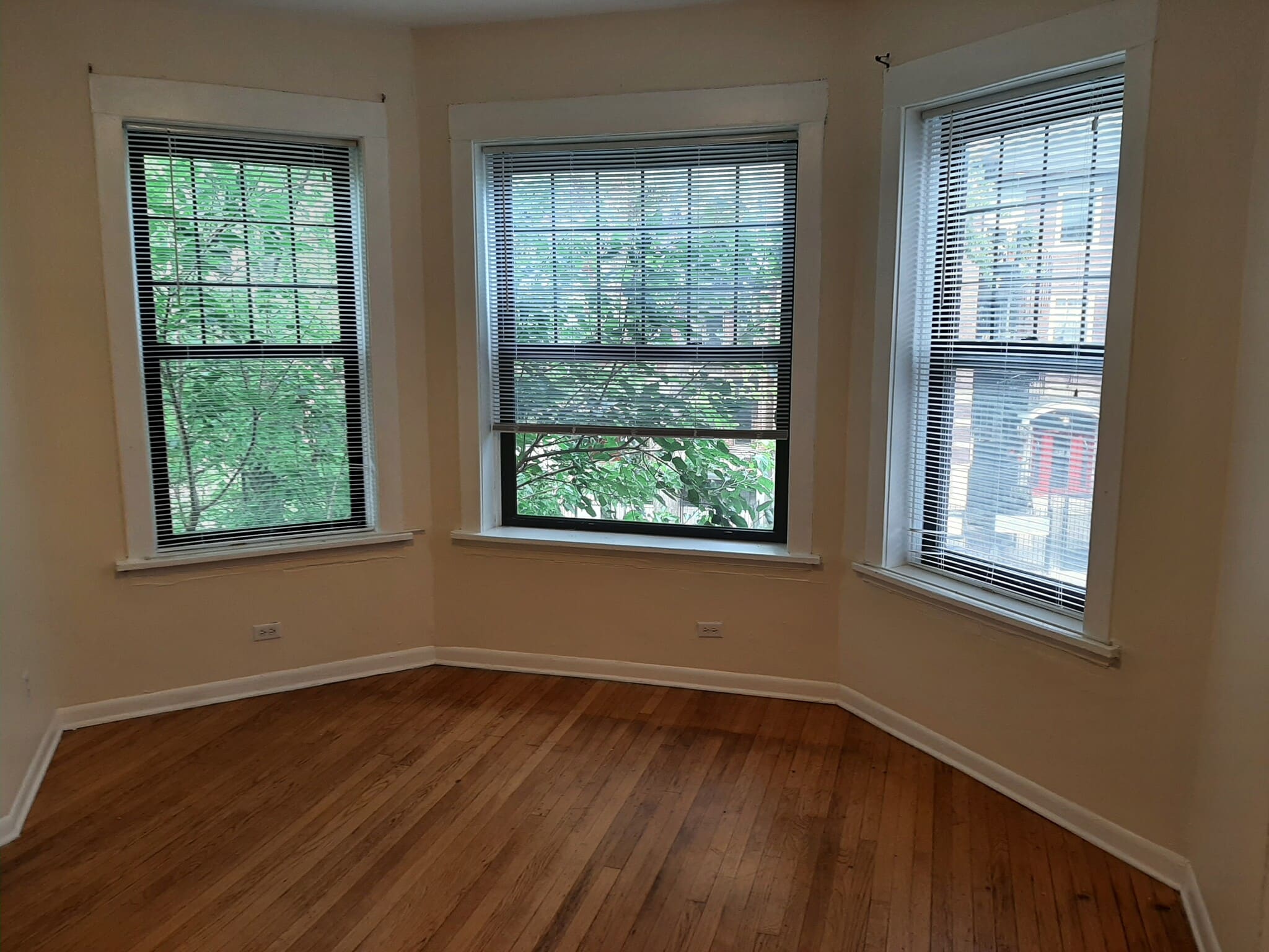 Building Photo - 5120 N Kenmore Ave