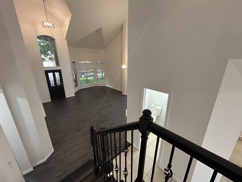 Building Photo - 412 Cypress Hill Dr
