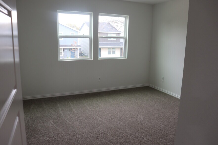 Owner's suite - 5909 Grayson St