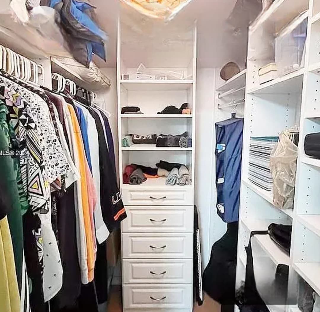 Walk-in Closet - 5759 SW 61st St