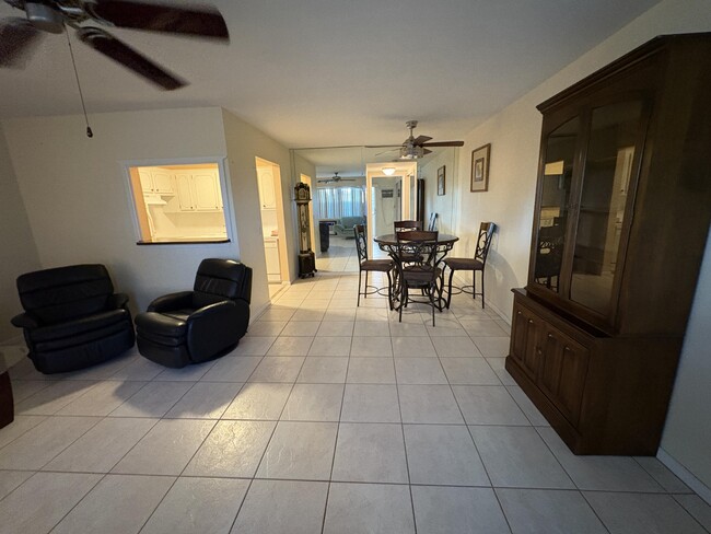 Primary Photo - 348 Windsor O